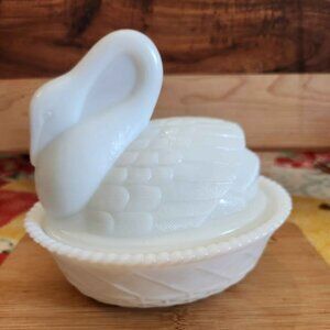 Vintage Westmoreland Milk Glass Swan on a Nest